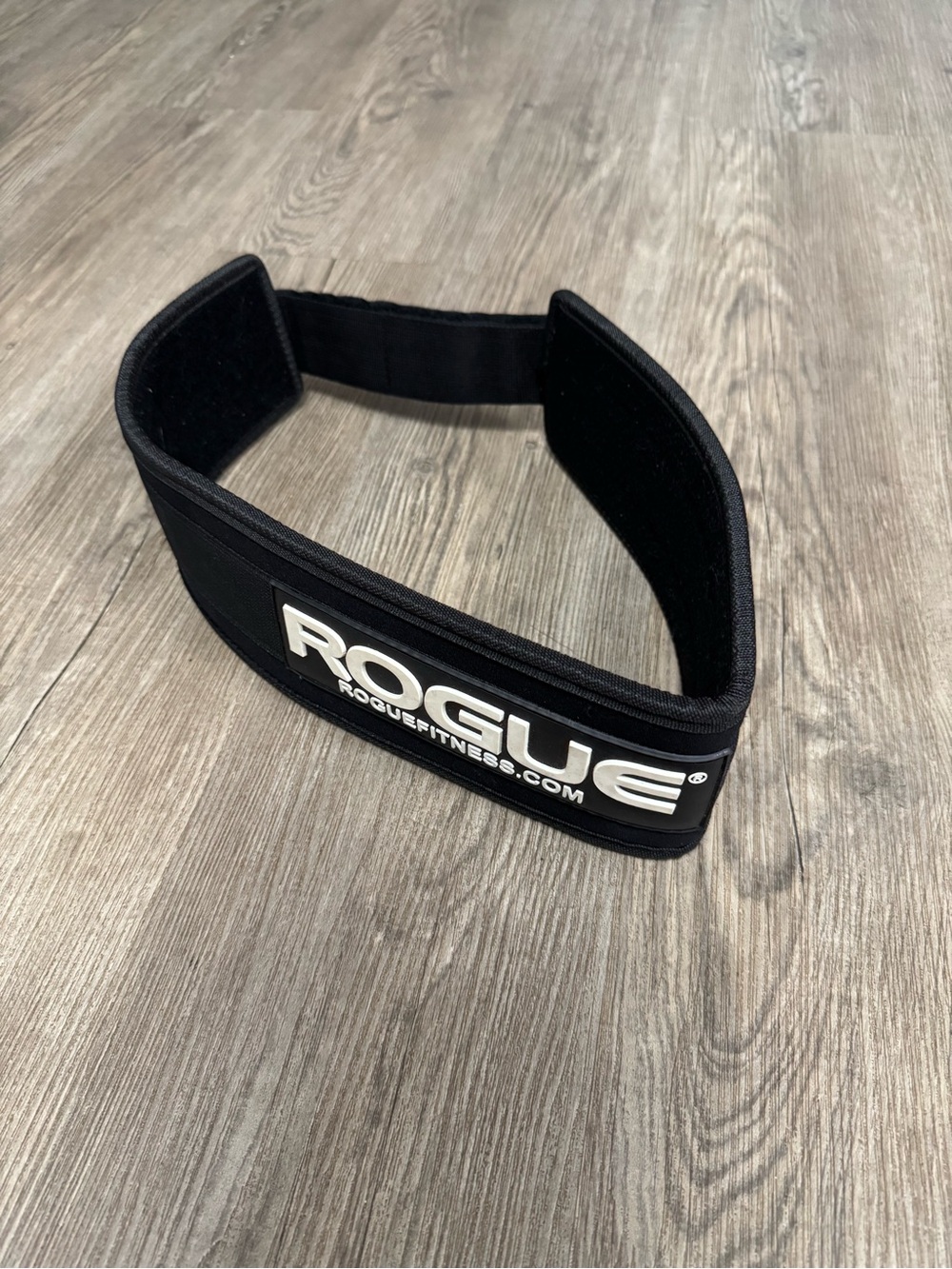 Rogue Fitness Weight Lifting Velcro 4” belt. Adult small like new